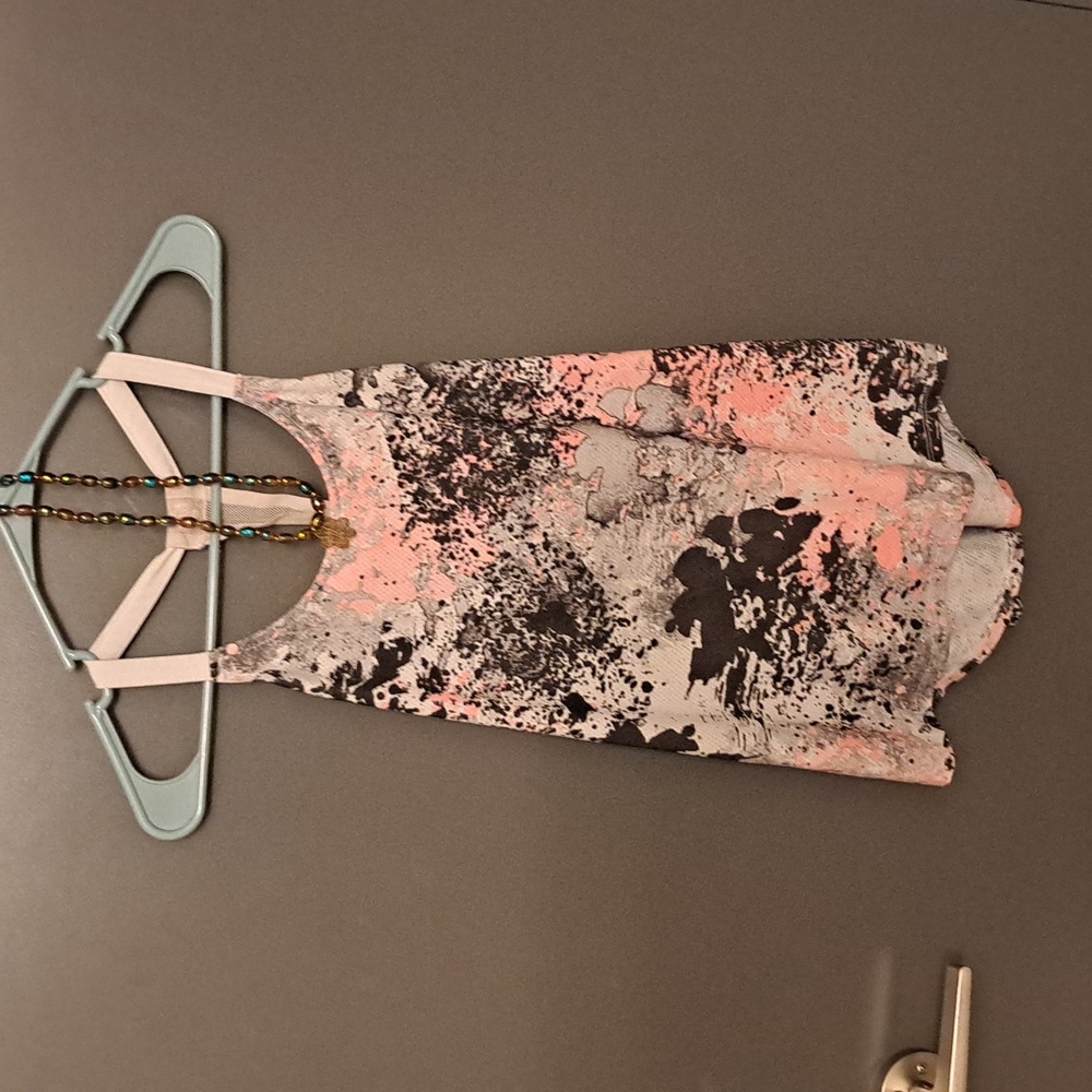 Workout top and necklace